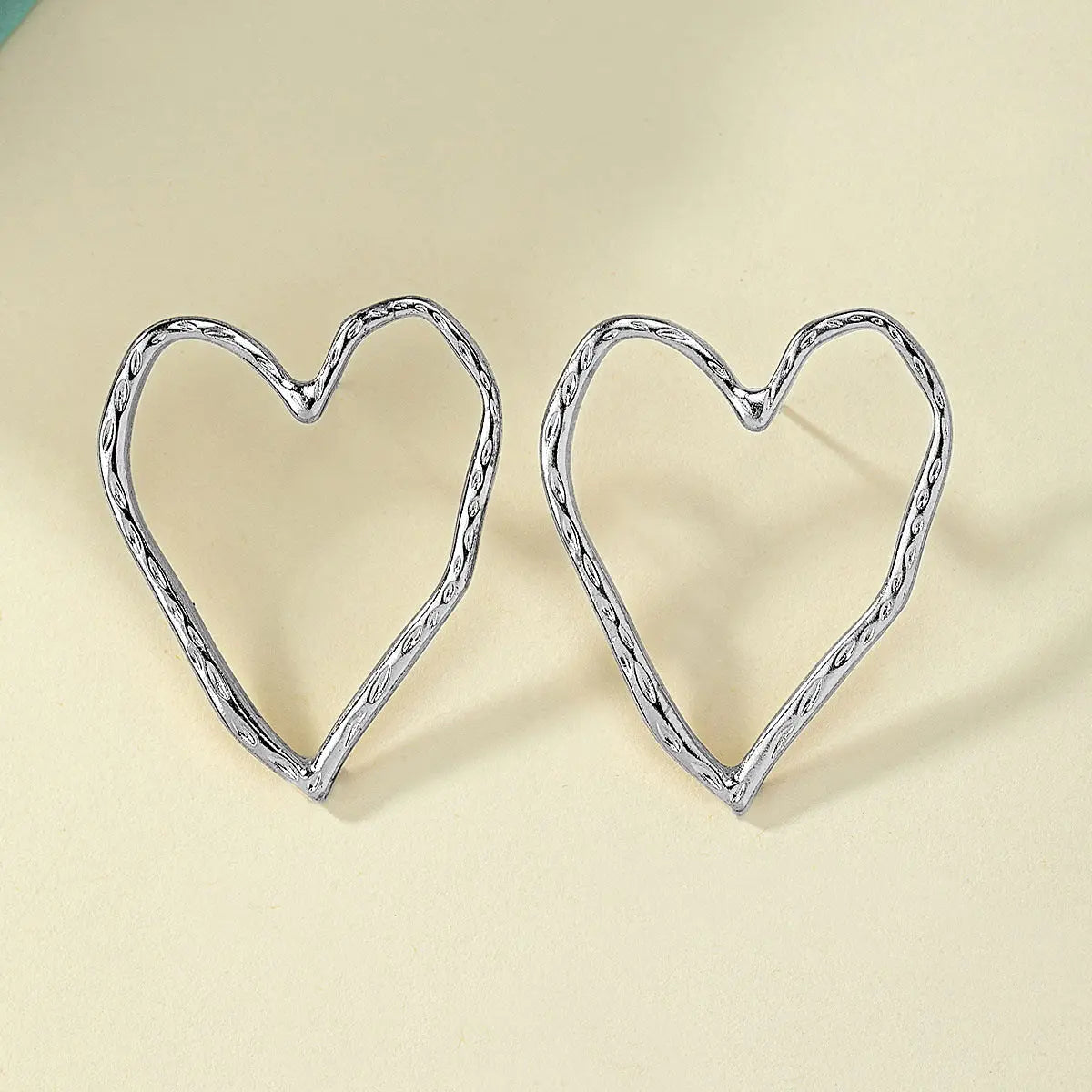 Heart Hollow Stud Earrings fashionnsio