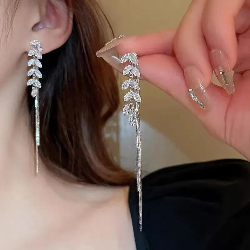 Rhinestone Leaves Tassel Earrings fashionnsio