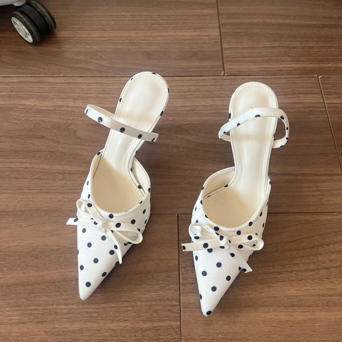 Polka Dot Pointed Heels - Fashionnsio