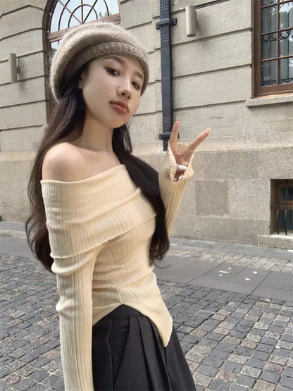 Off-Shoulder Asymmetrical Knitted Top