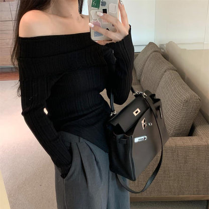 Off-Shoulder Asymmetrical Knitted Top