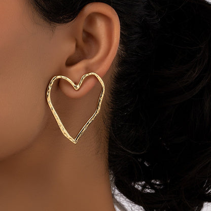 Heart Hollow Stud Earrings fashionnsio