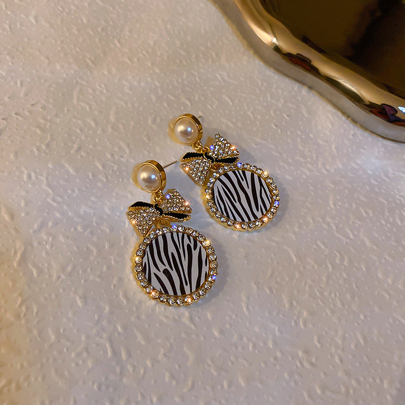 Diamond Pearl Striped Bow Earrings fashionnsio