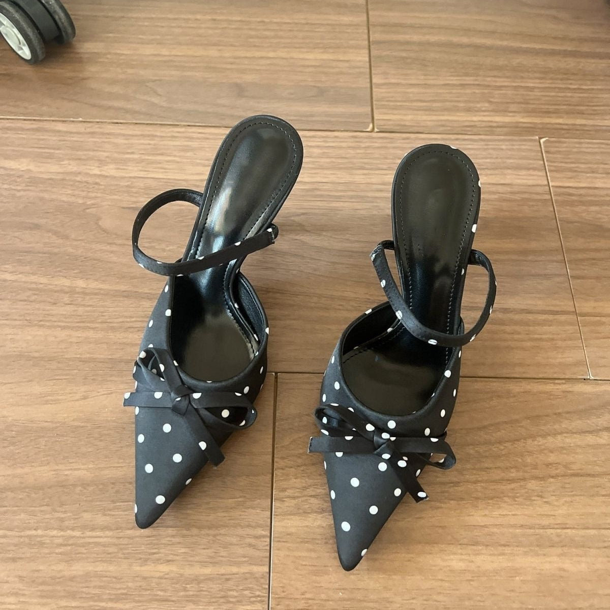 Polka Dot Pointed Heels - Fashionnsio