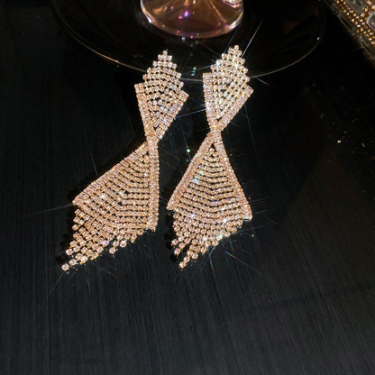 Rhinestone Inlaid Claw Chain Long Earrings fashionnsio