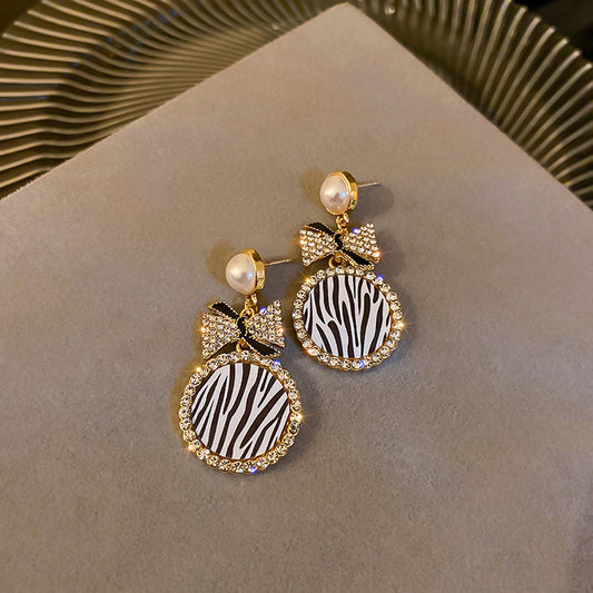 Diamond Pearl Striped Bow Earrings fashionnsio